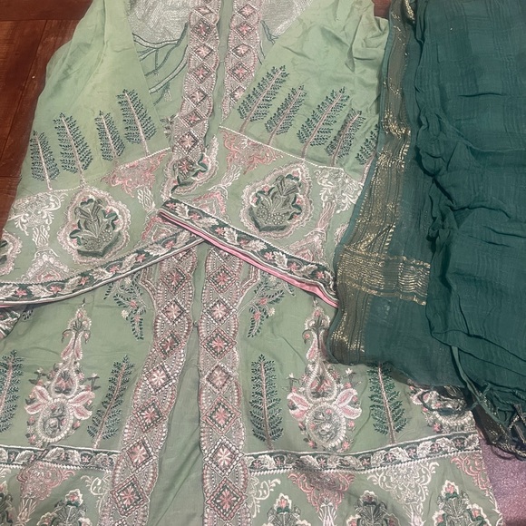 Sana Safinaz Dresses & Skirts - Sana safinaz Elegant Green Embroidered Long Sleeve Dress